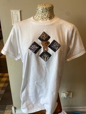 Vintage 90s White Short-Sleeve Tee with Elephant & Animal Print Accents